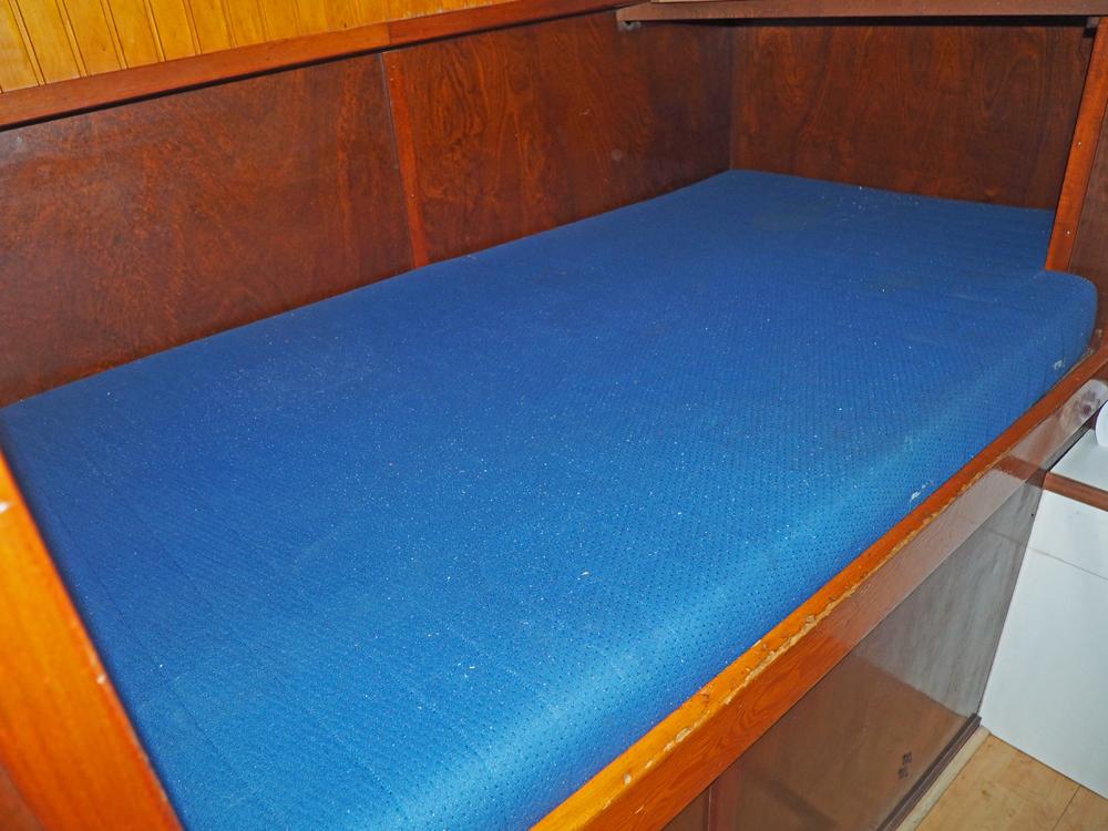 Saloon, Accommodation